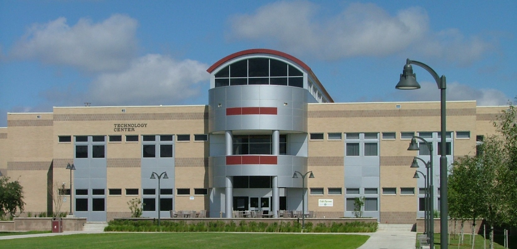 Tech. Bldg. Victoria College 032 Rotator 1663X800