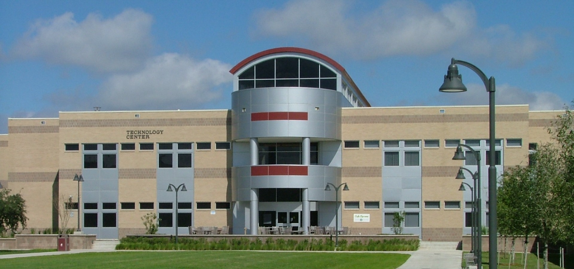 Tech. Bldg. Victoria College 032 Rotator 1920X900